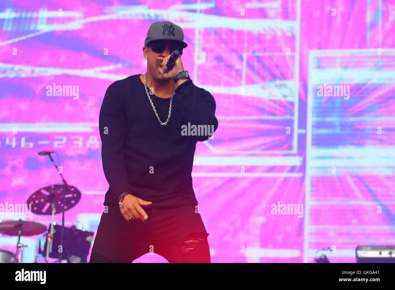 Henley, UK. 20. August 2016. Rückspulen Sie zu, South 80er Jahre Musik-Festival. Snap! unterhalten das Publikum mit ihrer Performance Kredit: Uwe Deffner/Alamy Live News Stockfoto