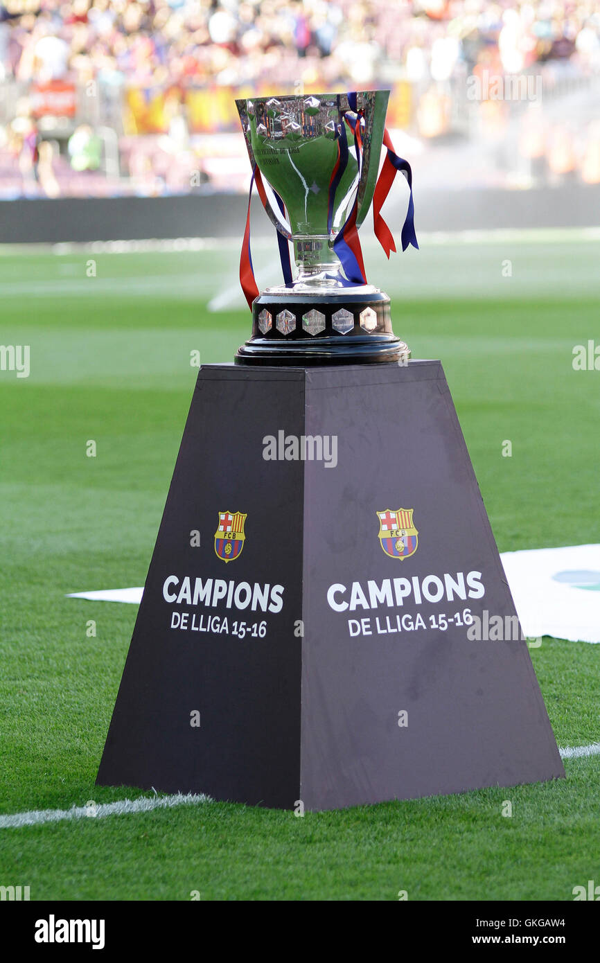 Camp Nou, Barcelona, Spanien. 20. August 2016. La Liga Fußball. Barcelona gegen Real Betis. La Liga-Trophäe auf dem Display als die heutigen Inhaber in Barcelona. Bildnachweis: Aktion Plus Sport/Alamy Live-Nachrichten Stockfoto