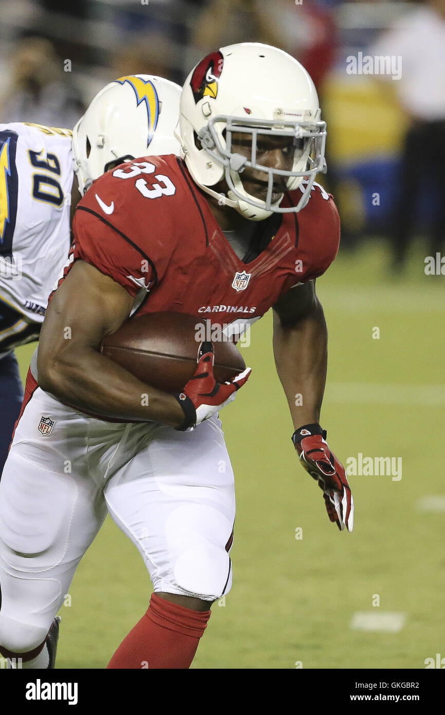 San Diego, CA, USA. 19. August 2016. 9. August 2016: Arizona Cardinals defensive zurück Matthias Farley (33) versucht, die San Diego Chargers Verteidiger Chris Swain (30) auf einer Kick-off-Rückkehr in das Spiel zwischen den Arizona Cardinals und den San Diego Chargers, Qualcomm Stadium, San Diego, CA. Fotograf zu entkommen: Peter Joneleit / ZUMA Wire Service Credit: Peter Joneleit/ZUMA Draht/Alamy Live News Stockfoto