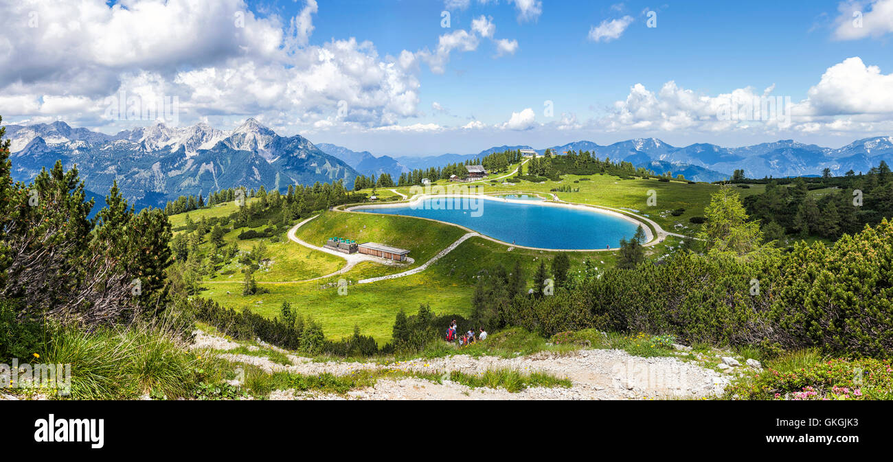 Blick vom Gipfel Berges genannt Höß in den österreichischen Alpen. Der hacken ist Teil des Dorfes Hinterstoder in Oberösterreich und Stockfoto
