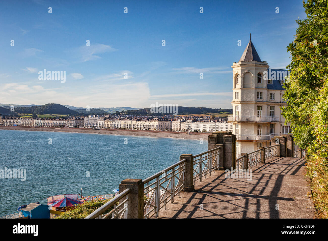 Llandudno Promenade und das Grand Hotel, Conwy, Wales, UK ...