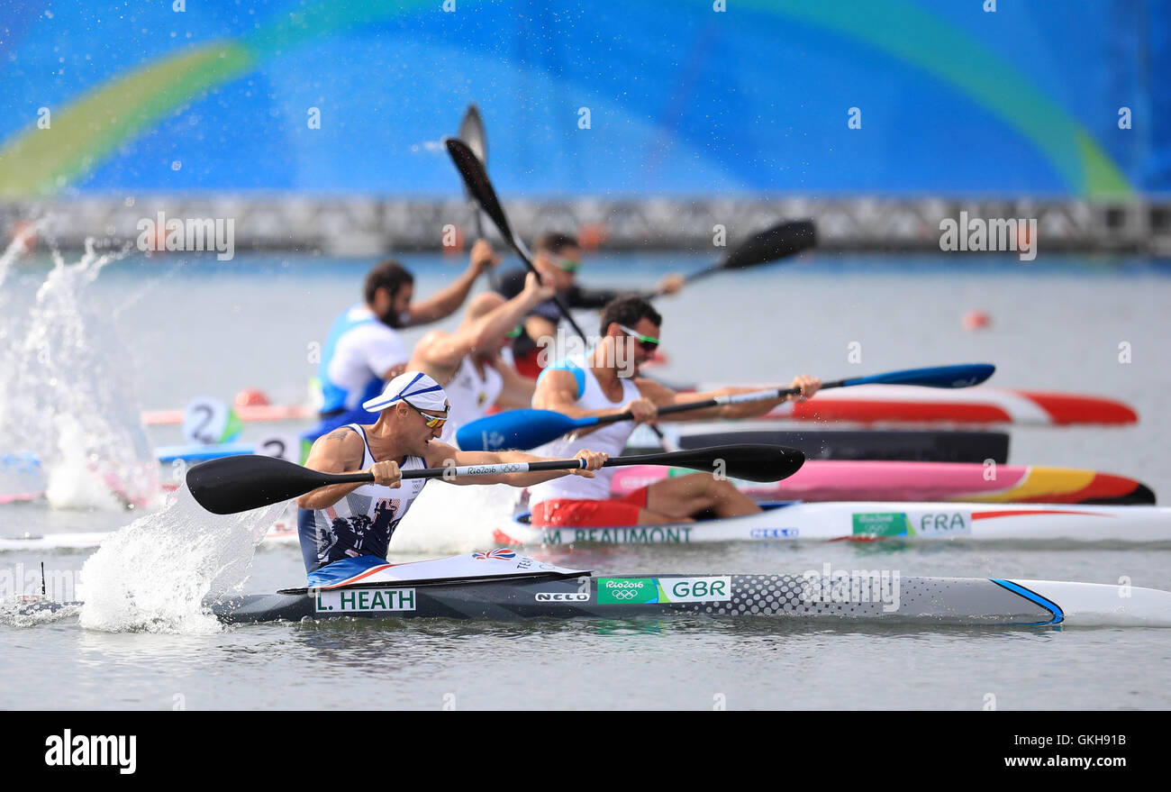 Der Brite Liam Heath (vorne) in Aktion während der Männer 200m Kajak Single bei der Lagoa Stadion am fünfzehnten Tag der Olympischen Spiele in Rio, Brasilien. Stockfoto