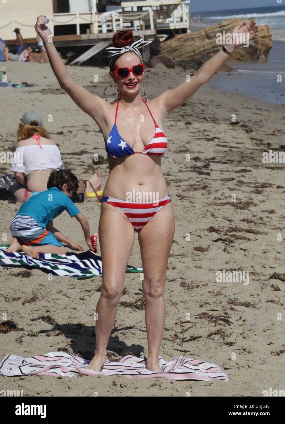 Phoebe Price zeigt ihre Unterstützung für Politiker Donald Trump am Memorial Day, während es am Malibu Beach verbringen, mit einer amerikanischen Flagge Bikini Featuring: Phoebe Preis wo: Los Angeles, California, Vereinigte Staaten von Amerika bei: 30. Mai 2016 Stockfoto