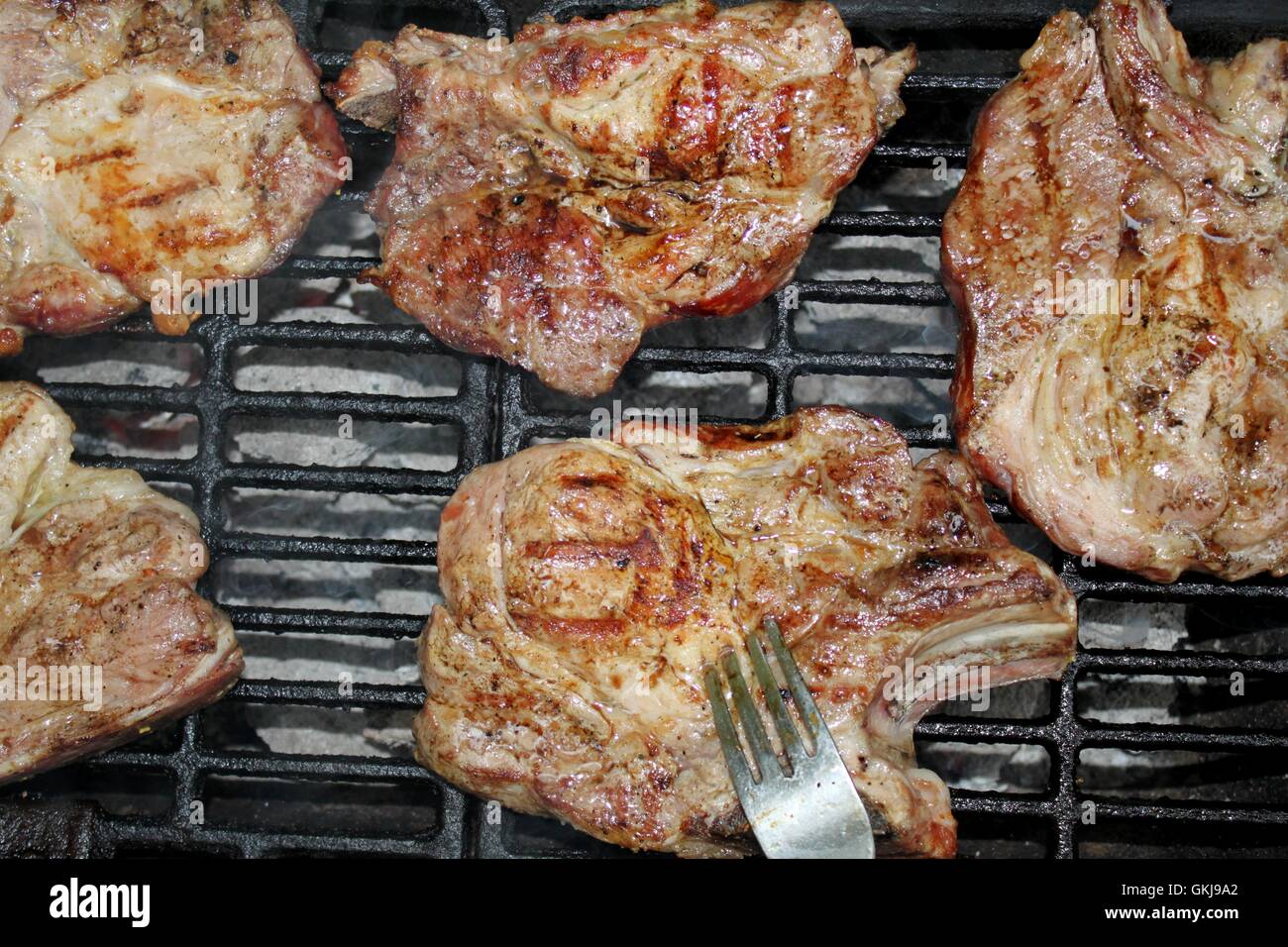 Fleisch am grill Stockfoto