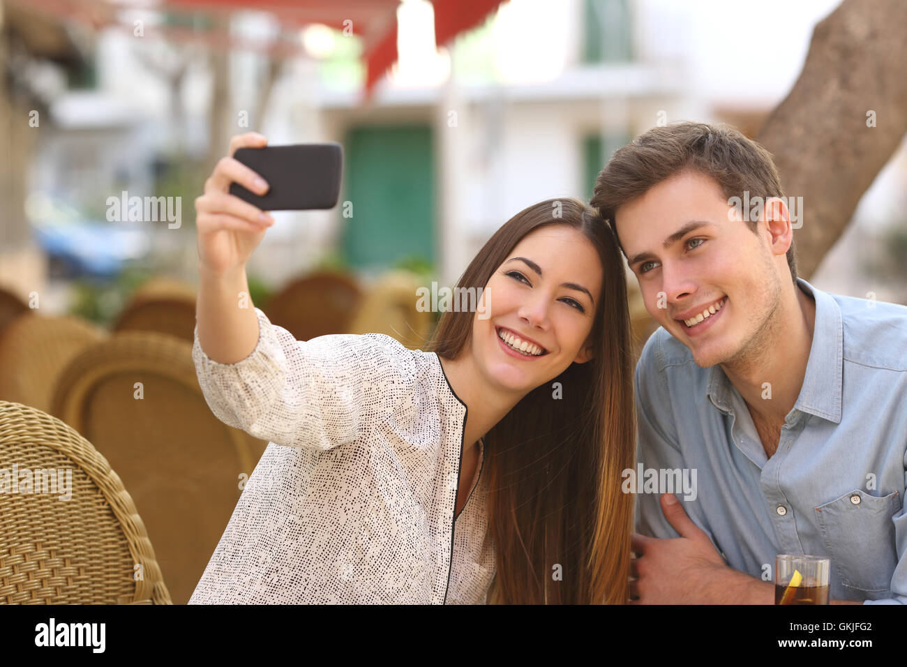 Paar Selfie Fotografieren in einem restaurant Stockfoto