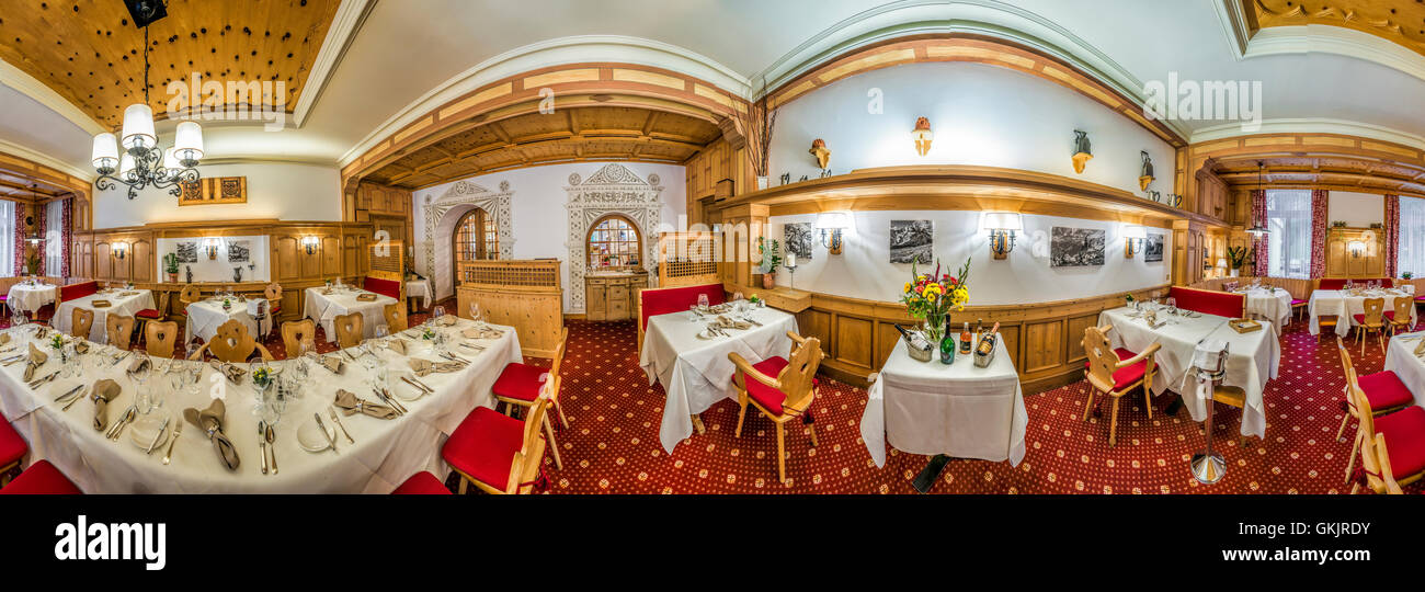 360-Grad innen Panorama auf ein traditionelles Restaurant im Schweizer Stil, Sils Maria, Engadin, Schweiz Stockfoto