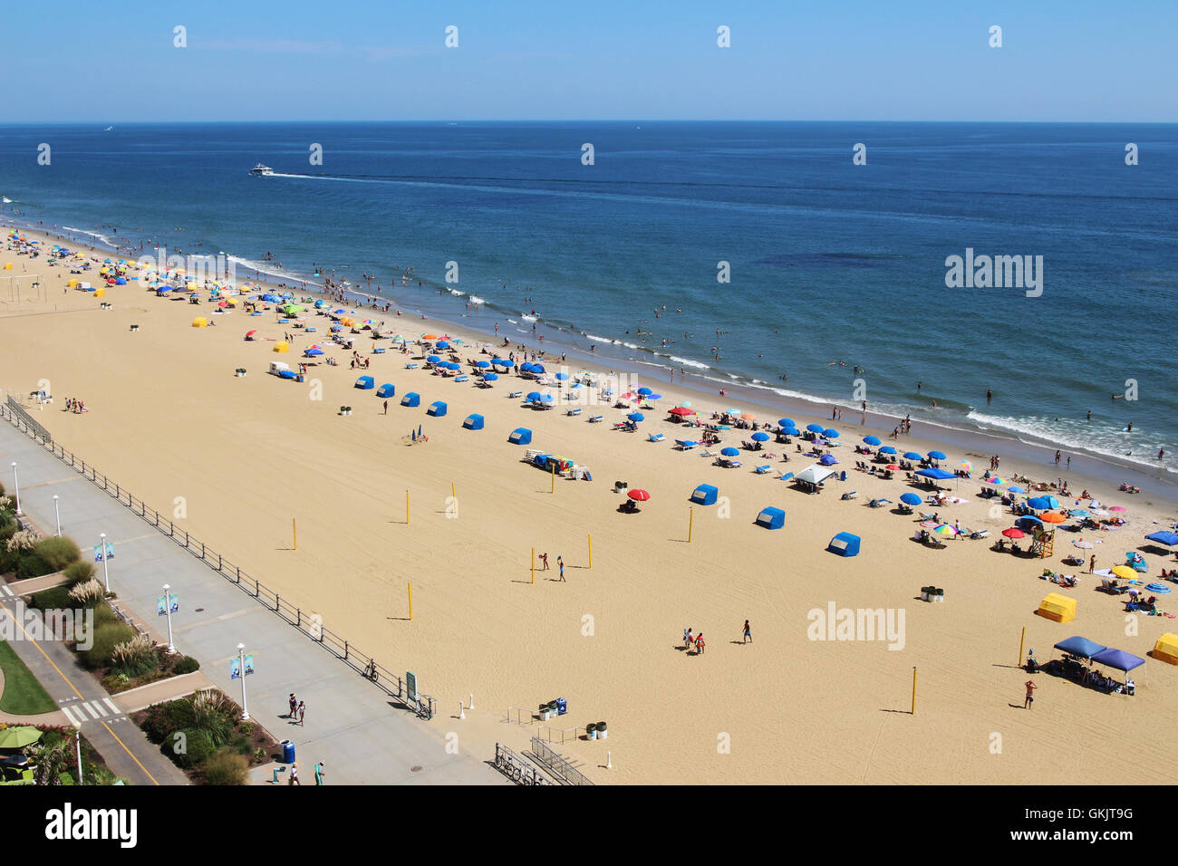 Ein Strand mit Menschen entspannen Stockfoto