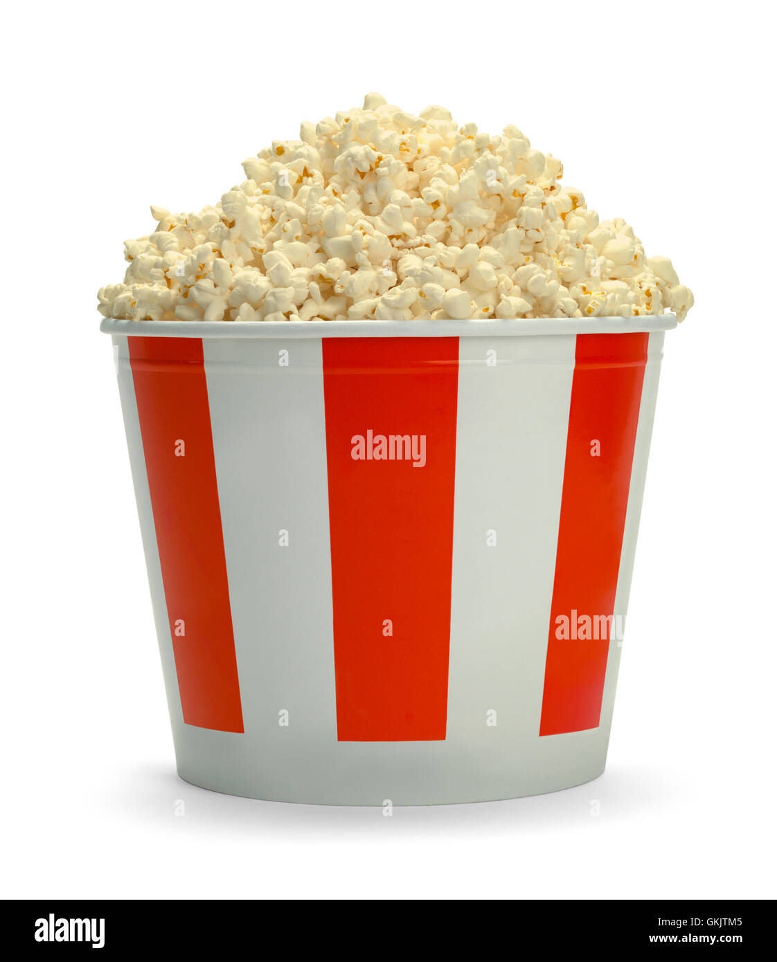 Großen vollen Eimer Popcorn, Isolated on White Background. Stockfoto