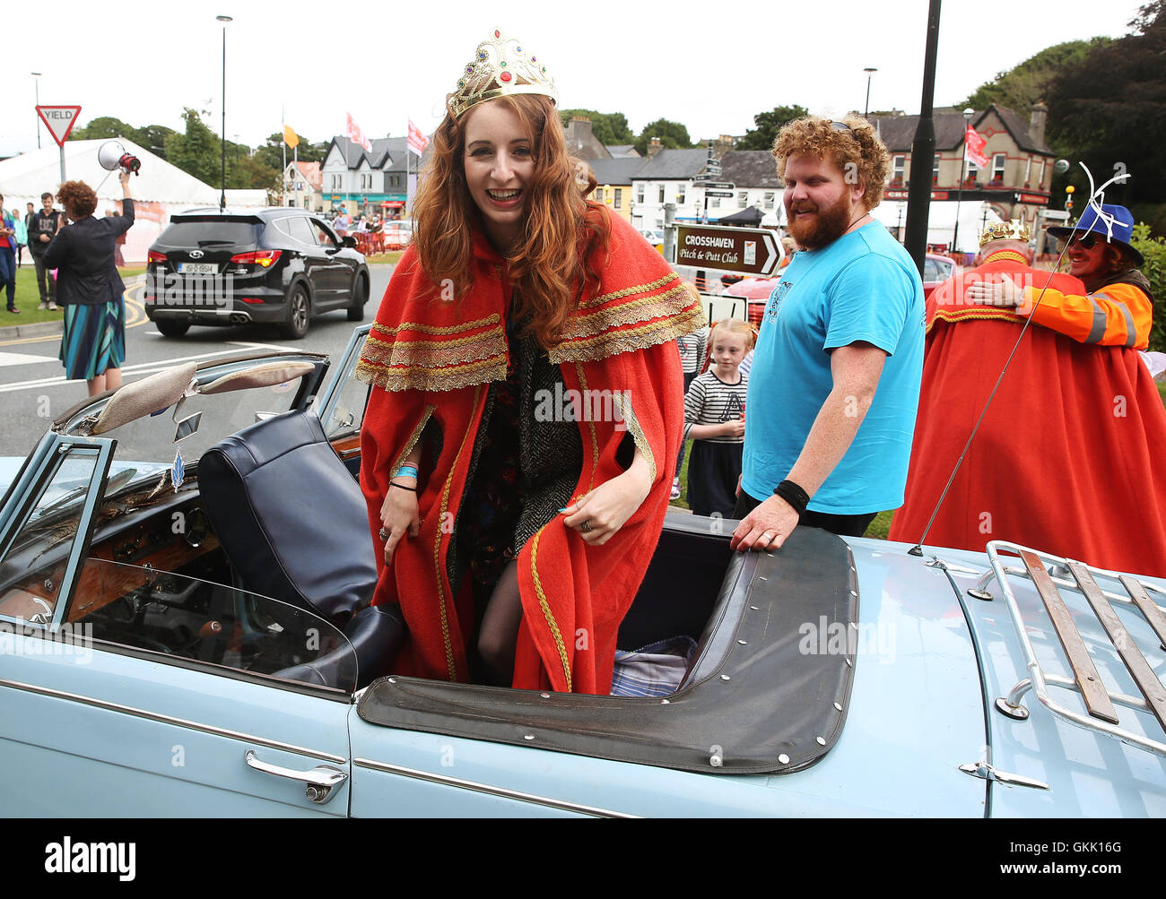 Der frisch gekrönte "Königin der rothaarige" Emma Ni Chearuil auf der irischen Rothaarige Convention statt in dem Dorf Crosshaven in Cork, Irland. Stockfoto