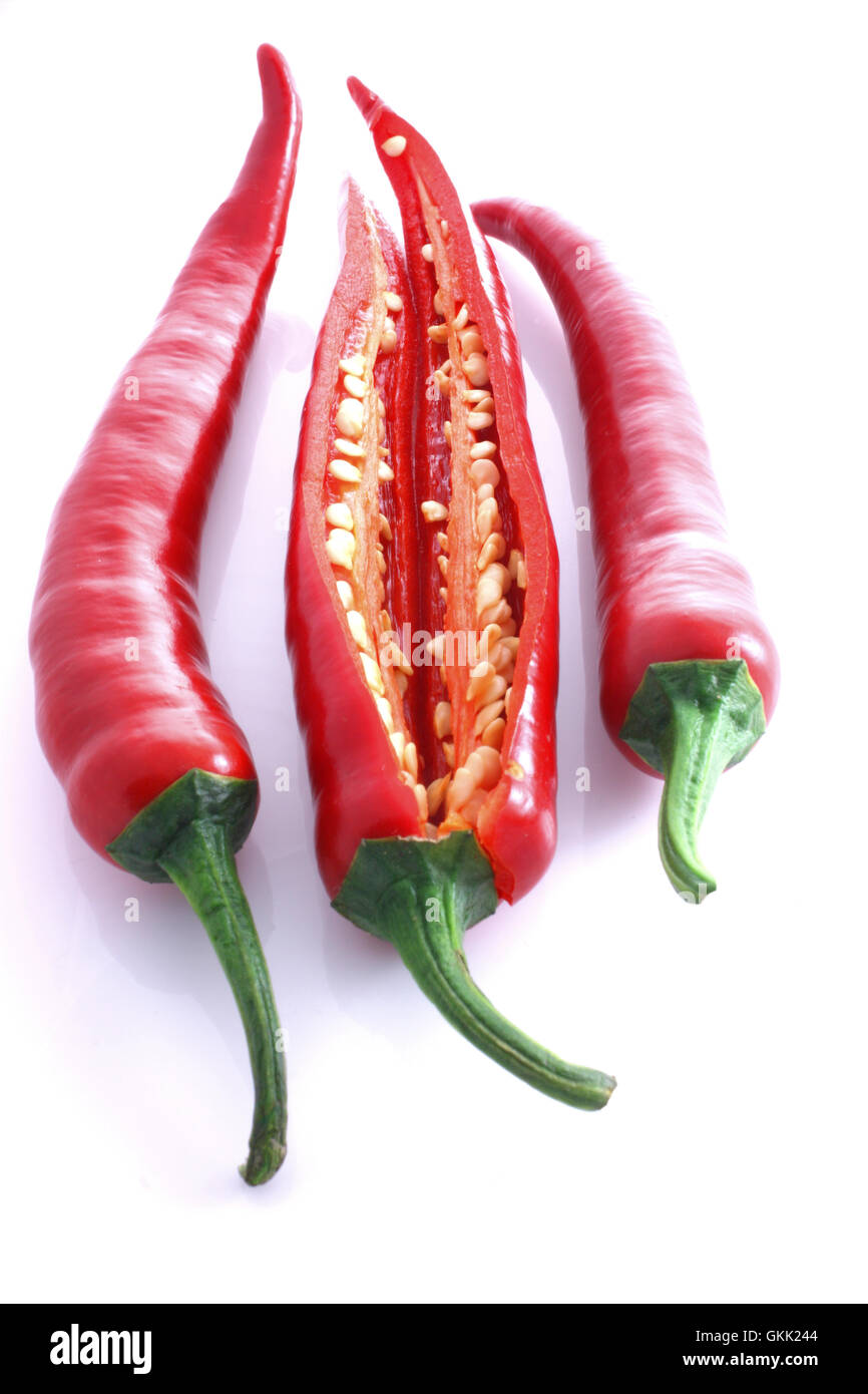 Drei rote Chili mit einem aufgeschnitten Stockfoto
