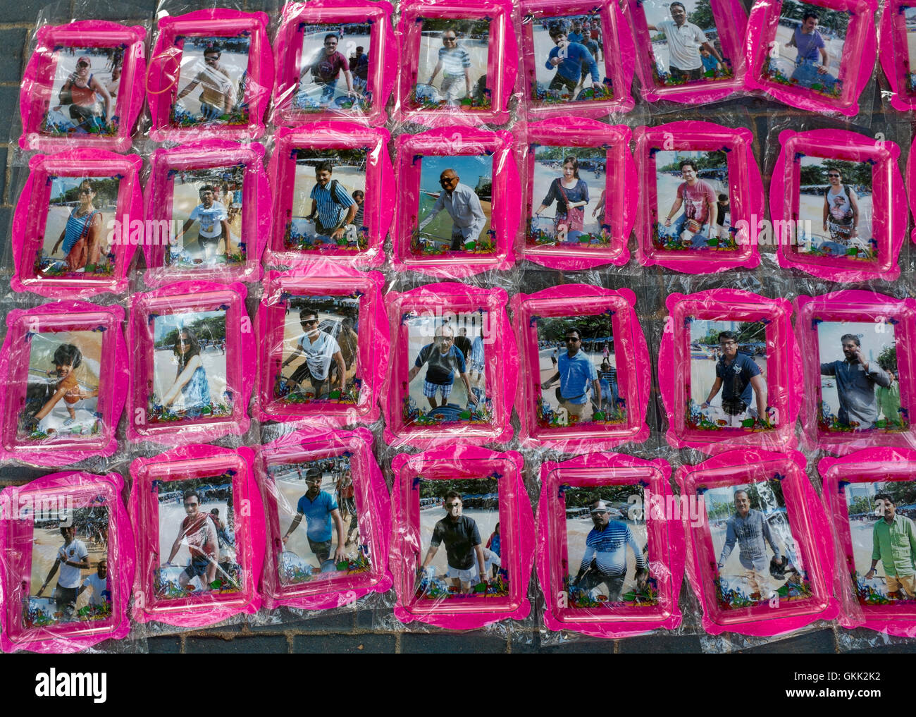 Souvenir-Fotos zum Verkauf an Urlauber am Strand von Pattaya Thailand Stockfoto