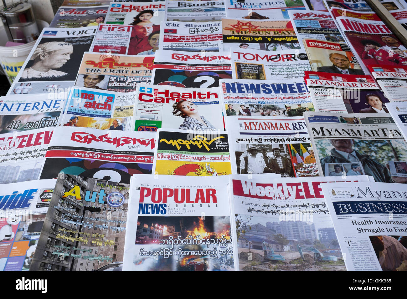 Zeitung und Zeitschrift Straße Stall Yangon Myanmar Stockfoto