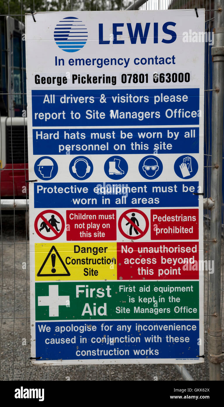 Gesundheits- und Sicherheitsbestimmungen auf Baustelle Mid Wales UK Stockfoto