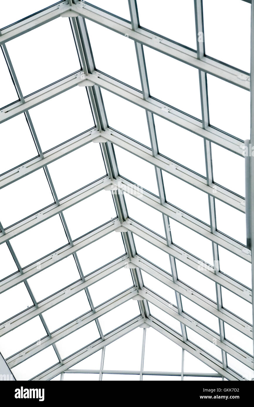 Glasdach mit Metallrahmen als architektonischen Hintergrund Stockfoto
