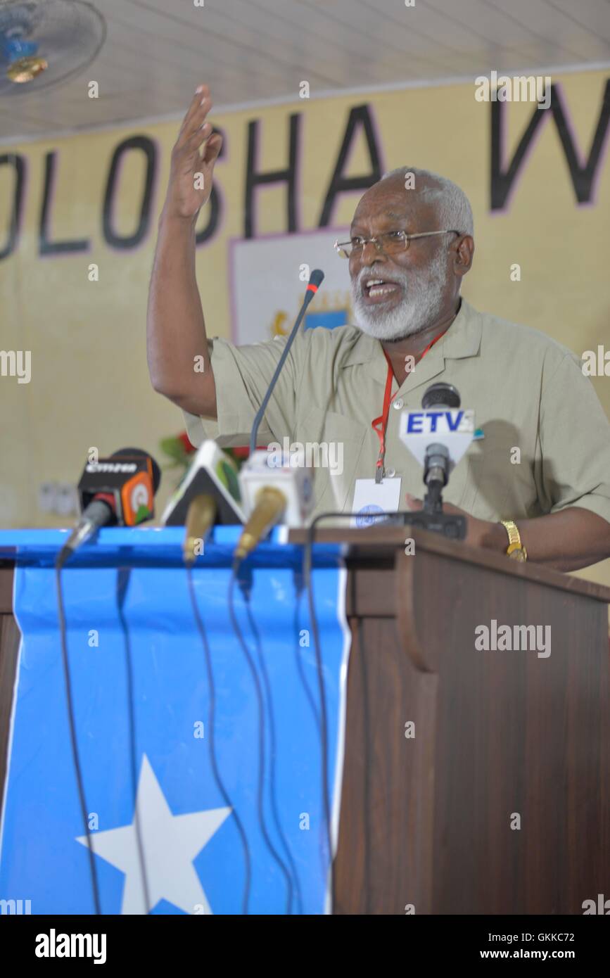 Am 20. Januar 2014 hielt Hajji Yassin Mohamed, Leiter der Handelskammer von Jubbaland, eine Rede bei der Eröffnung der Interim Jubba Administration Zeremonie in Kismayo. Er ermutigte Organisationen und Unternehmen, Aktivitäten in der Region aufzubauen, um Wirtschaftswachstum und Entwicklung zu fördern. Stockfoto