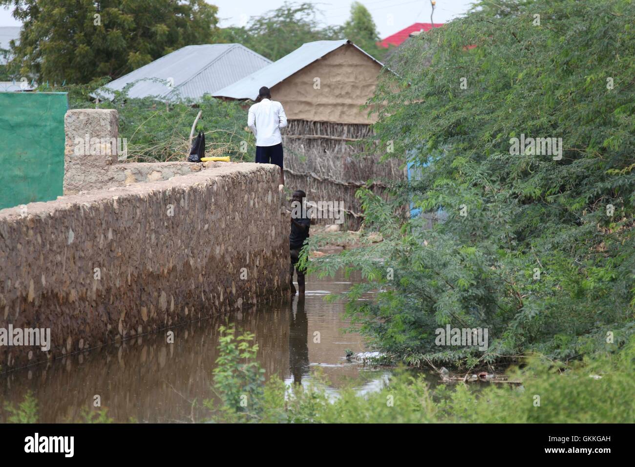 Haus unter Wasser durch Überschwemmungen nach Fluss Shabelle seine Banken in Belet Mahadday Kapital Stadt von Hiran Region, Somalia auf 5. November 2014 platzen. AU/UN IST / Foto Ahmed Qeys Stockfoto