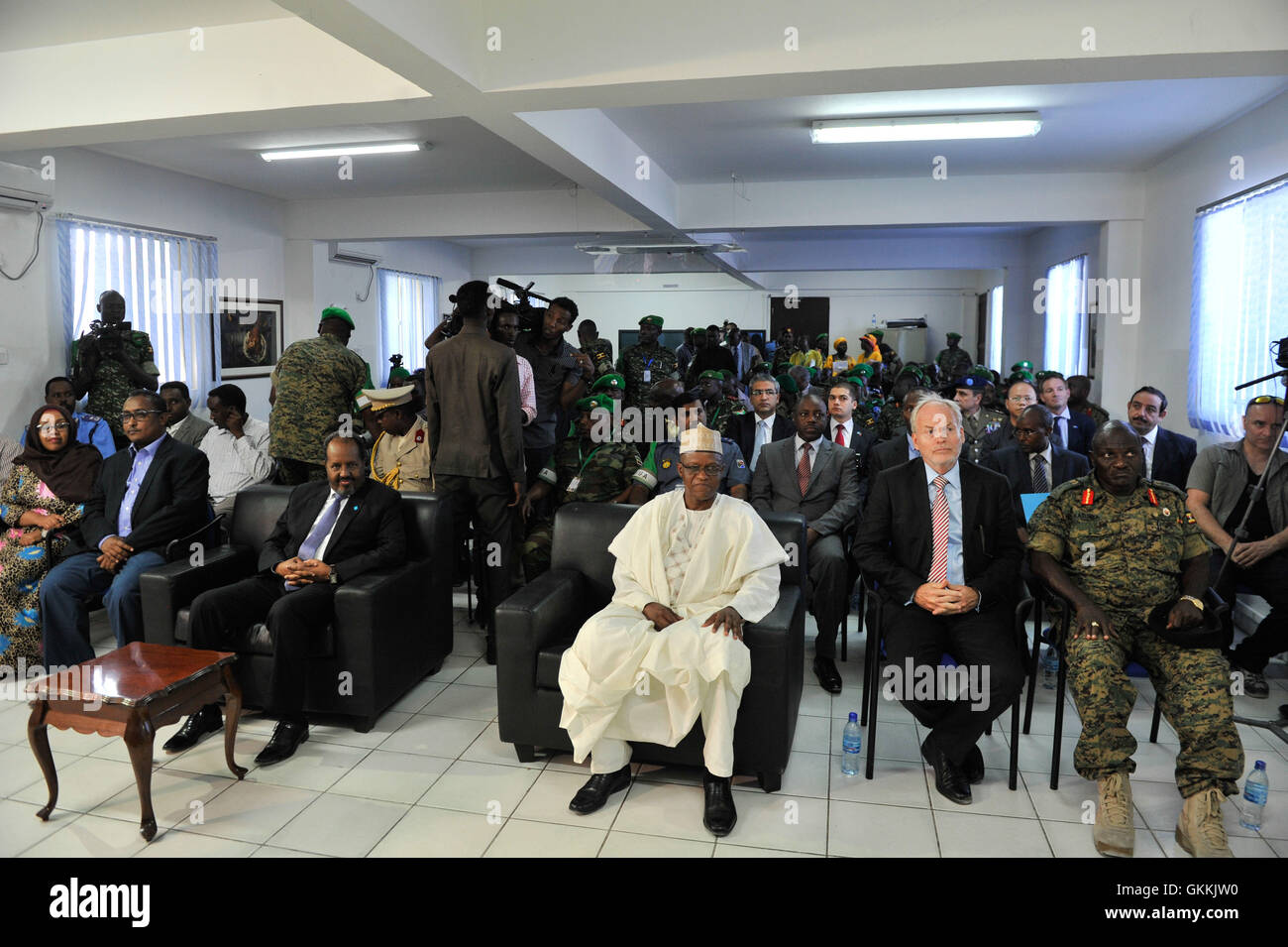 Am 25. Mai 2015 haben die Führer Somalias, der Afrikanischen Union, der Vereinten Nationen, und Uganda versammelte sich in Mogadischu zum Tag der Afrikanischen Union. Zu den wichtigsten anwesenden Persönlichkeiten zählten der somalische Präsident Hassan Sheikh Mohamud, der Sonderbeauftragte der AU Maman Sidikou, der Sonderbeauftragte der Vereinten Nationen Nicholas Kay und der ugandische Chef der Verteidigungskräfte, General Katumba Wamala. Stockfoto