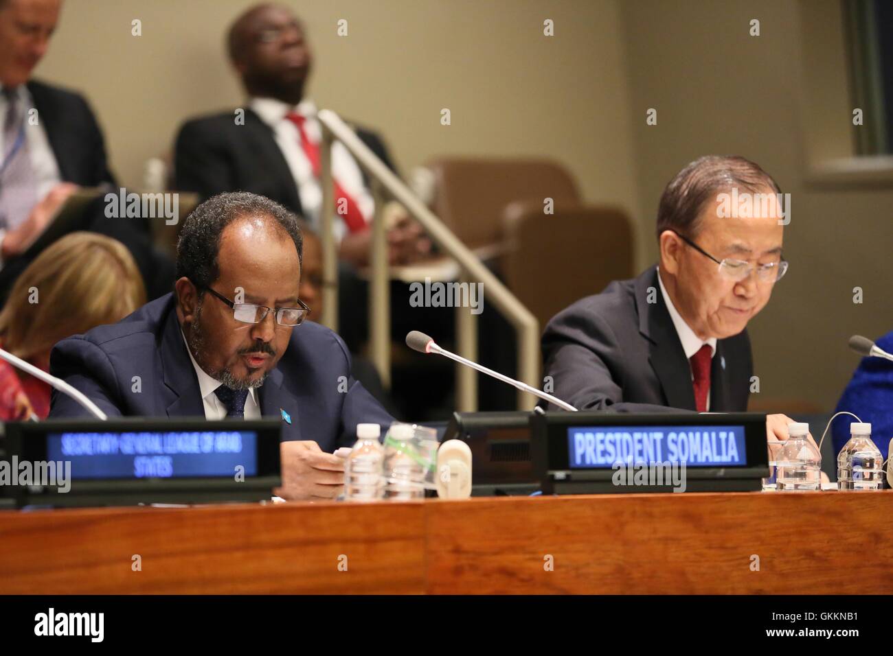 Somalischer Präsident Hassan Scheich Mohamoud spricht während der UN-Generalversammlung am 28. September 2015 in New York auf einem hochrangigen Treffen zu Somalia. UN-Generalsekretär Ban Ki-moon betonte, wie wichtig es sei, sich international auf die Zukunft Somalias zu konzentrieren. Präsident Mohamoud und die Vorsitzende der AU-Kommission Nkosazana Dlamini Zuma hoben die Fortschritte der Stabilisierungsbemühungen Somalias hervor. Stockfoto