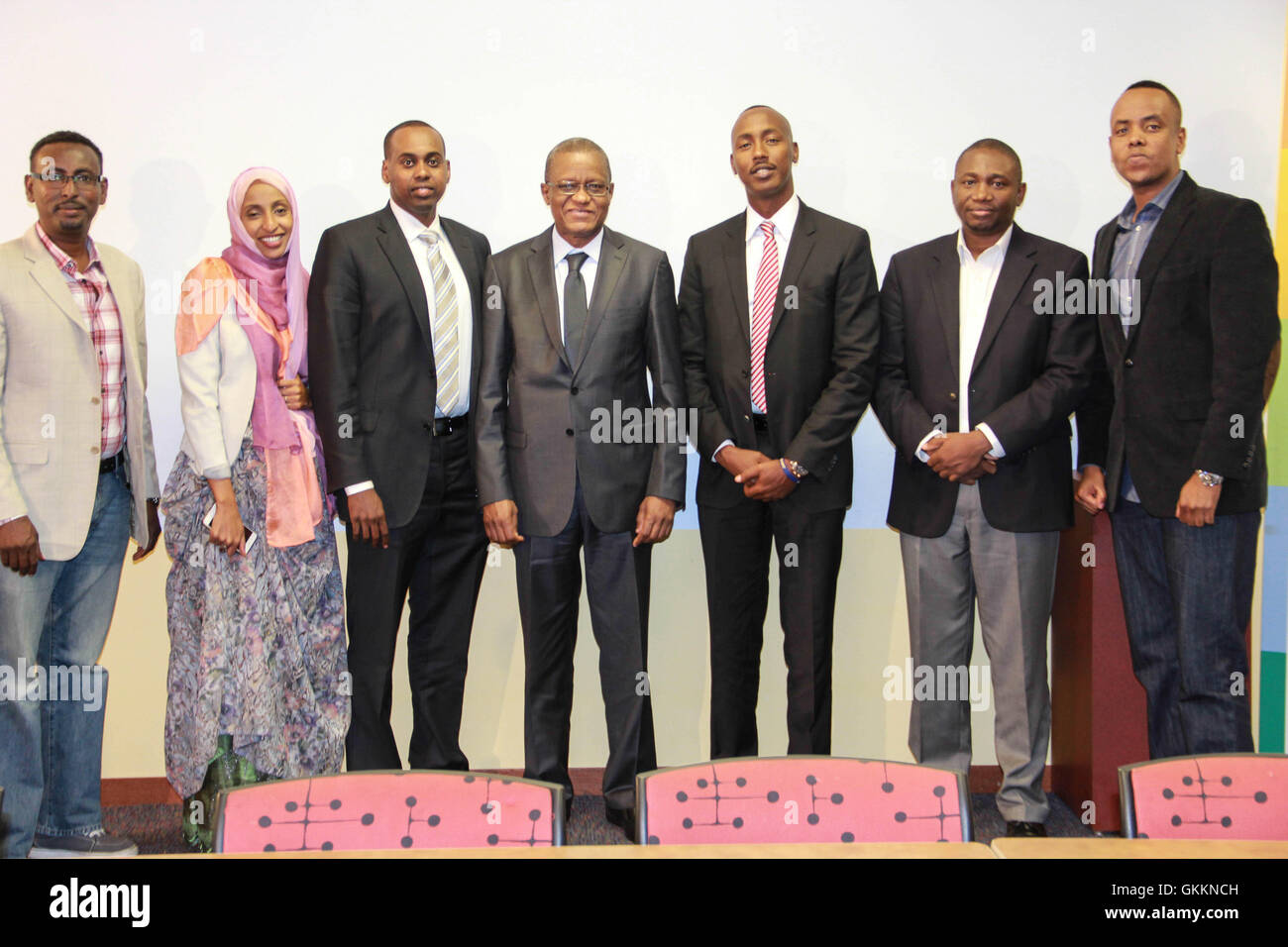 Botschafter Maman Sidikou, Sonderbeauftragter der AU für Somalia, posiert am 29. September 2015 bei der Somali-American Police Association in Minnesota. Sidikou arbeitete mit der somalischen Diaspora zusammen, um die Beziehungen zu stärken und die Fortschritte und Herausforderungen Somalias zu erörtern. Stockfoto