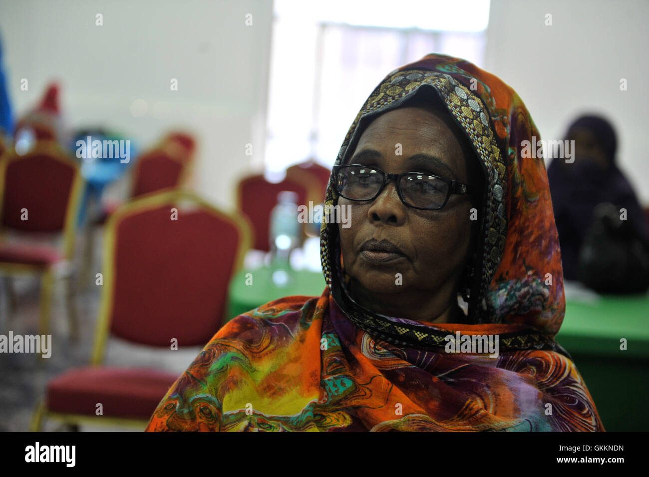 Am 12. Oktober 2015 wurde die Ceebla Crisis Line 5555 in Mogadischu, Somalia, als erste gebührenfreie Hotline für weibliche Opfer von Misshandlungen ins Leben gerufen. Der Dienst, der von AMISOM unterstützt wird, zielt darauf ab, Gewalt gegen Frauen zu verhindern. Stockfoto