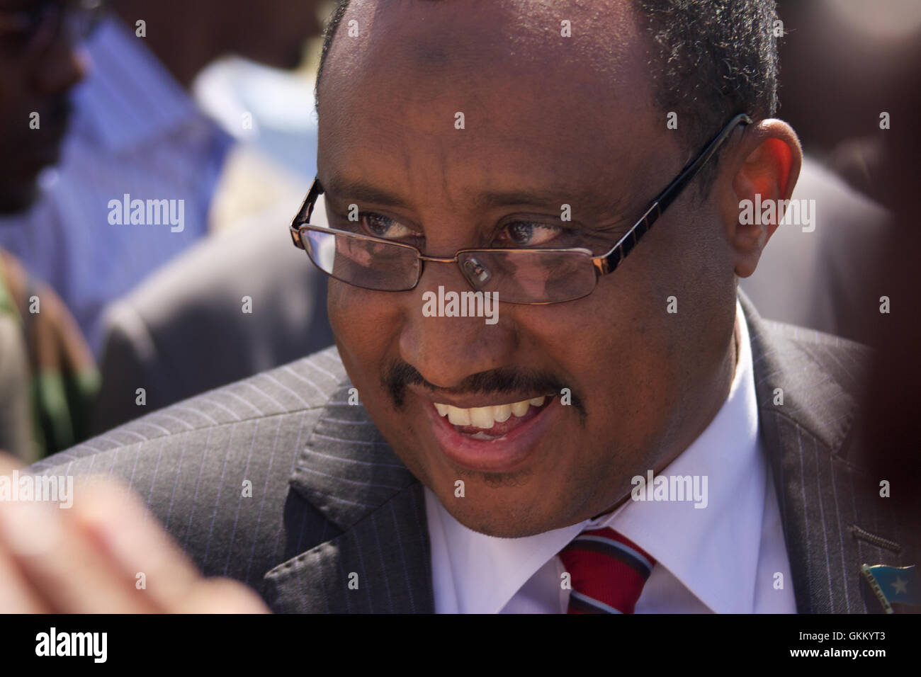 Ankunft des Ministers von Dfence am Flughafen von Mogadischu. Von Somali Minister begrüßt. Stockfoto
