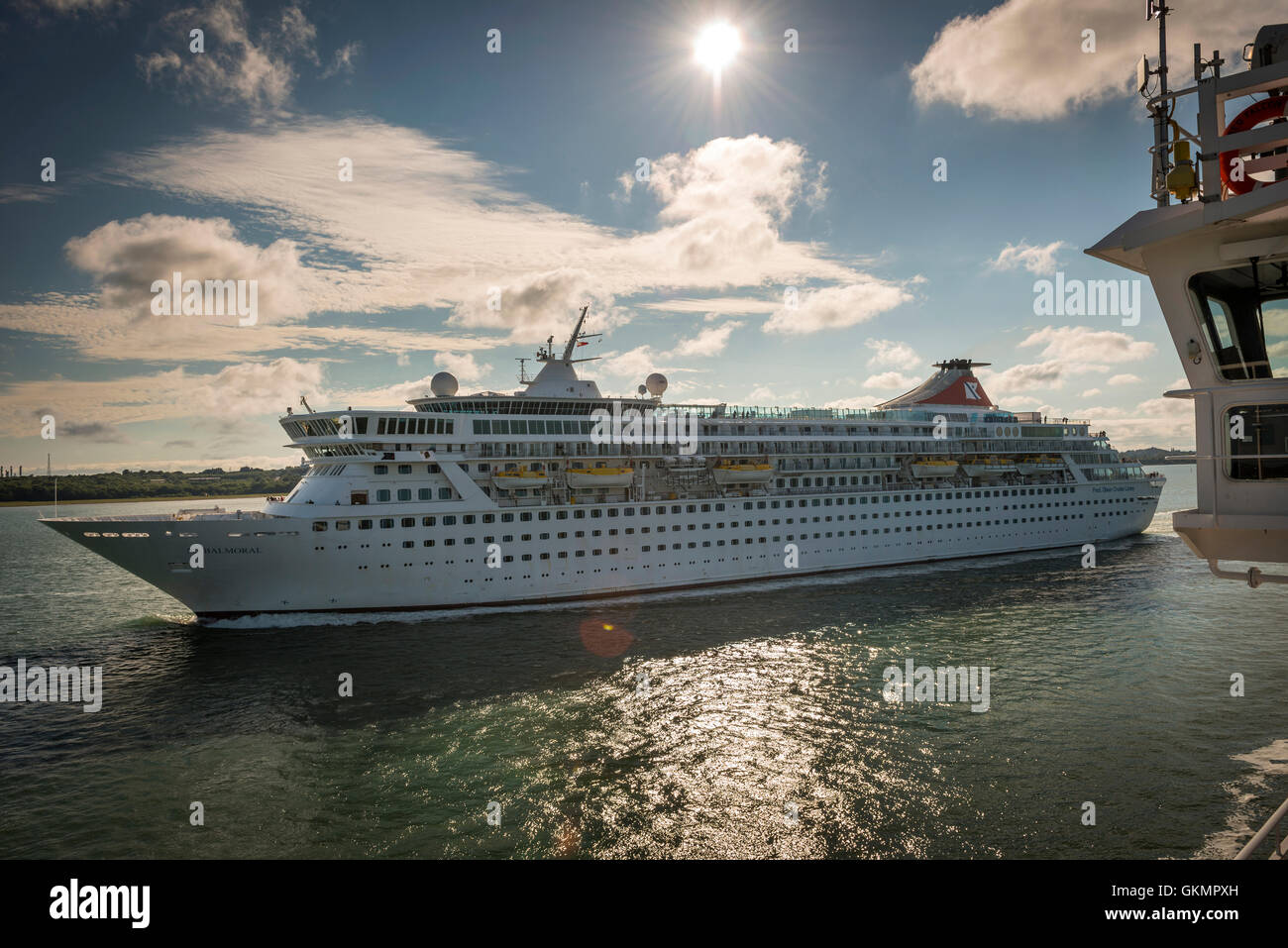 Fred. Olsen Cruise Lines Balmoral Luxus-Kreuzfahrtschiff verlassen Southampton, Hampshire, UK Stockfoto
