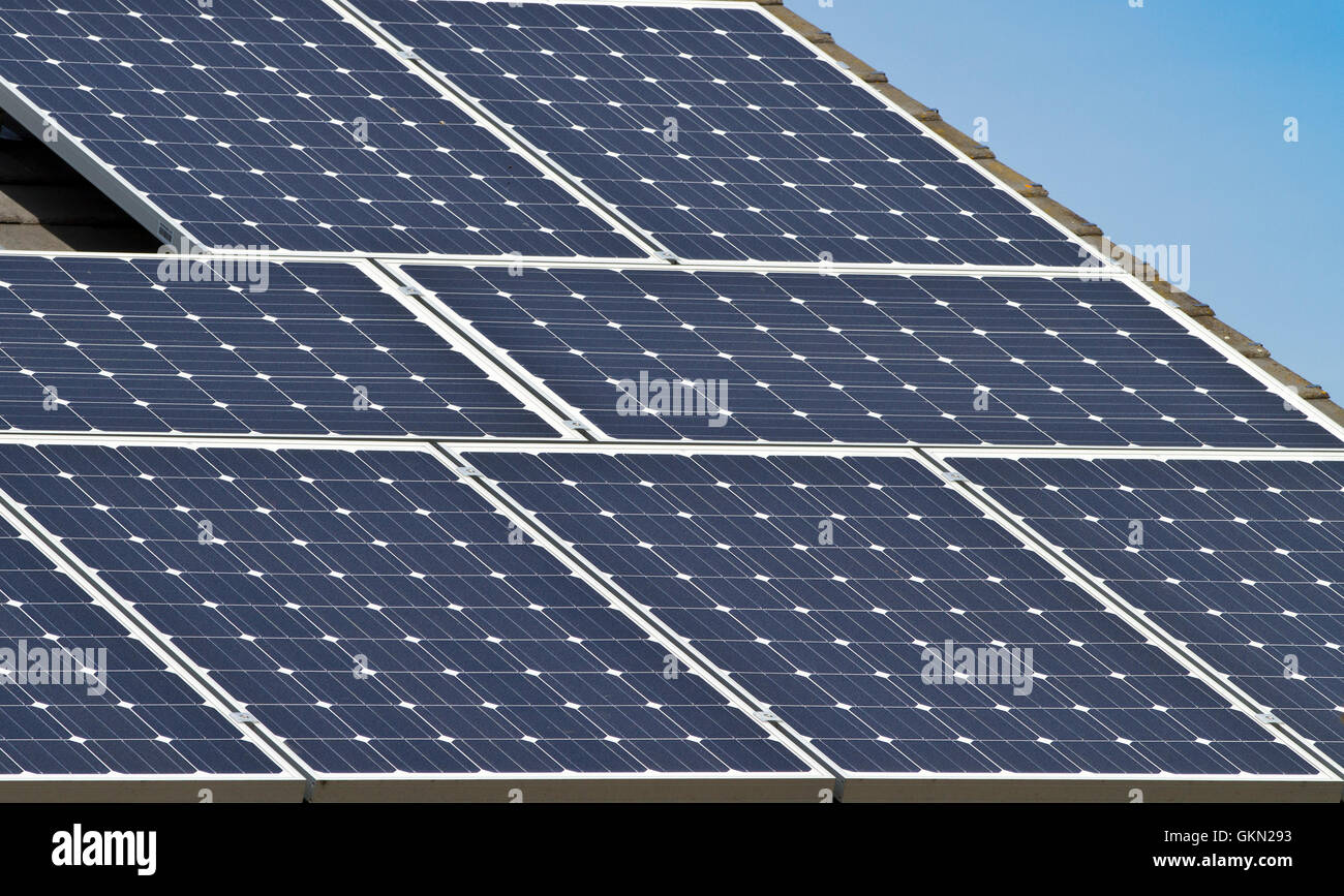 Nahaufnahme eines Panels von einer inländischen Solarenergie-array Stockfoto