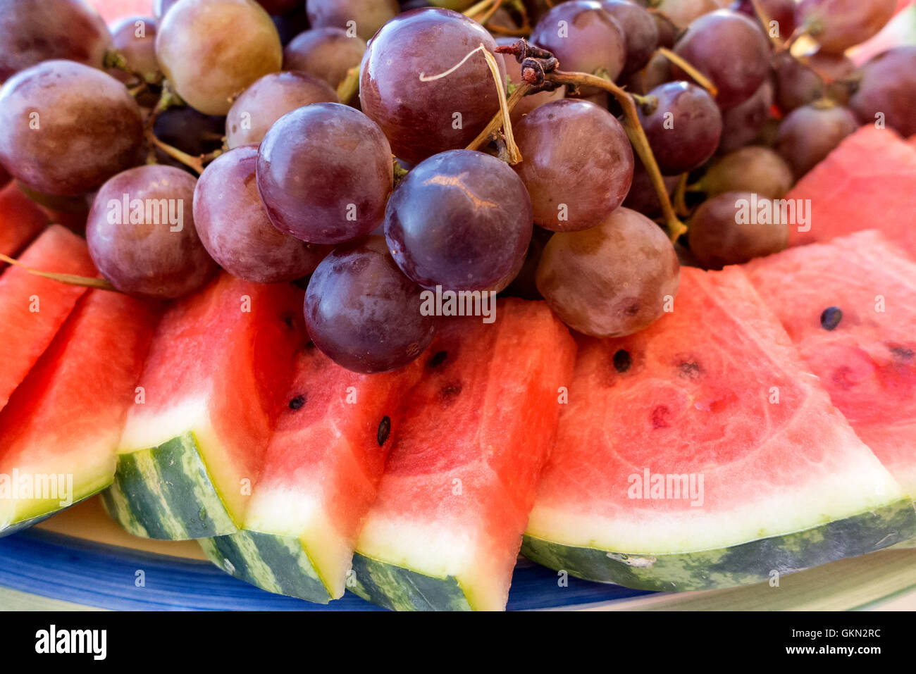 Frische Melone und Trauben bereit zum Frühstück Stockfoto