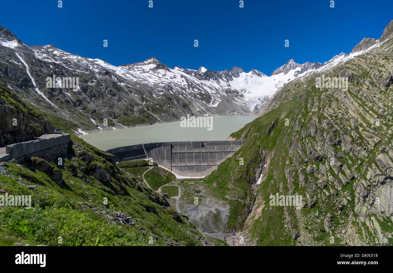 Hydroelektrische Stausee Oberaar, gebaut und betrieben von KWO. Oberhasli, Schweiz. Berge und Gletscher Kulisse. Stockfoto