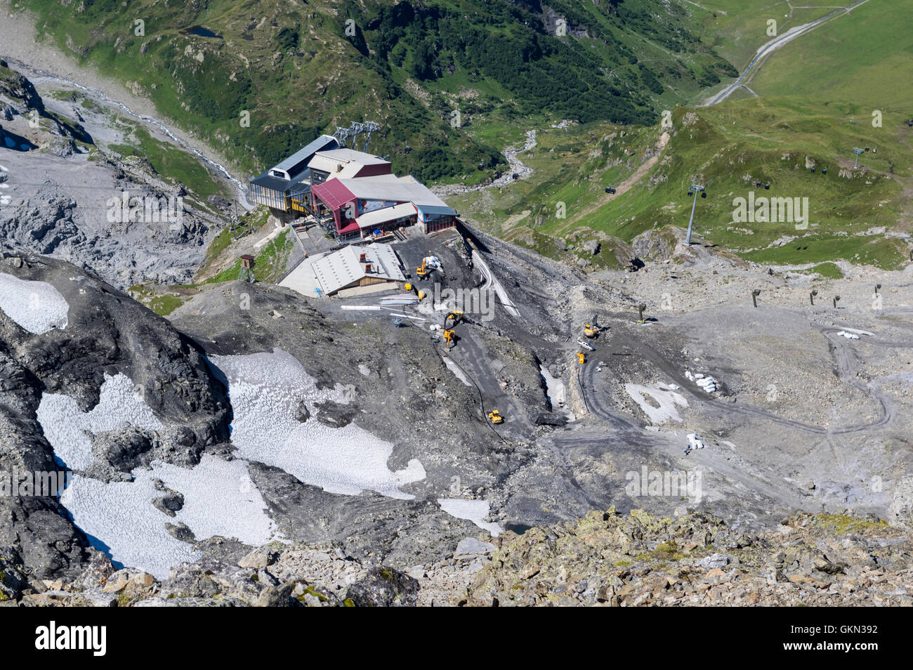 Baustelle der neuen Gondelstation in 2428 m ü.m. im Bereich Engelberg-Titlis in den Schweizer Alpen im Sommer. Stockfoto