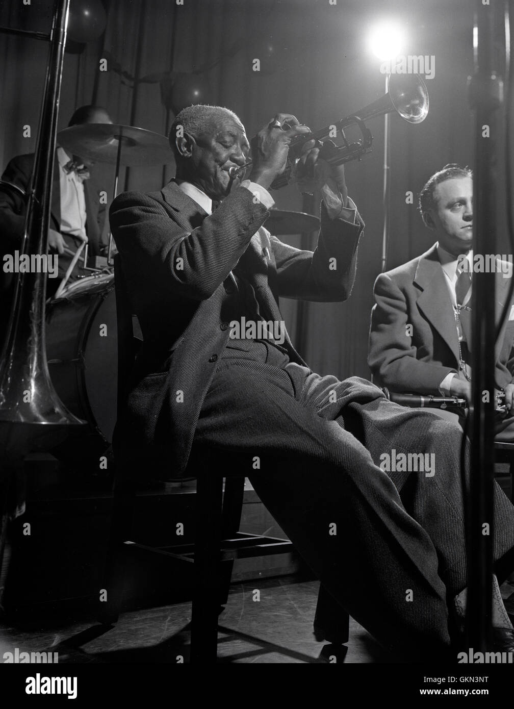 Bunk Johnson mit dem Doc Evans Band. Harry Blons befindet sich rechts mit Klarinette, und Warren Thewis ist am Schlagzeug. Stockfoto