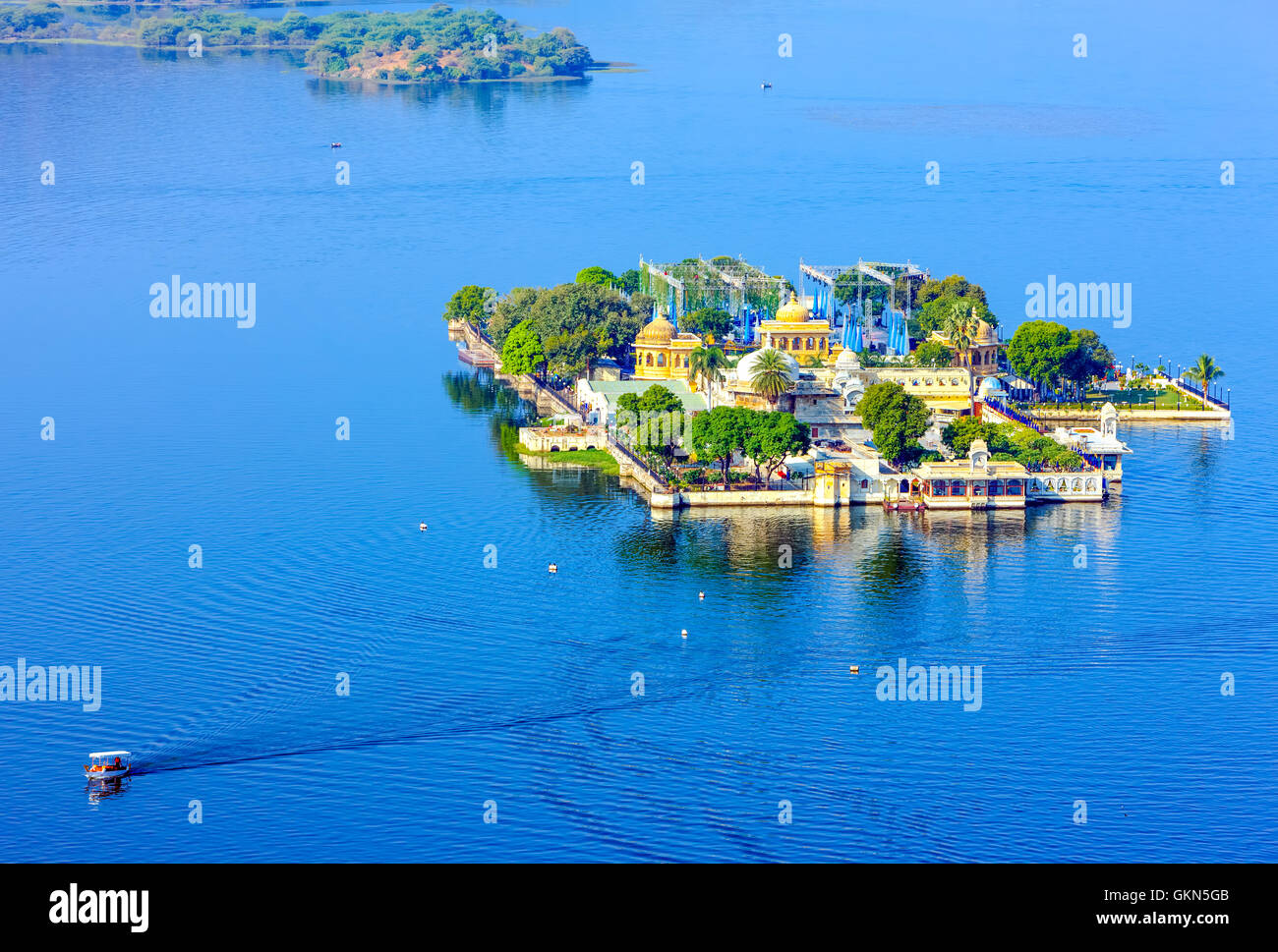 JAG Mandir ist ein Palast auf einer Insel im Lake Pichola gebaut. Es heißt auch "Lake Garden Palace". Stockfoto