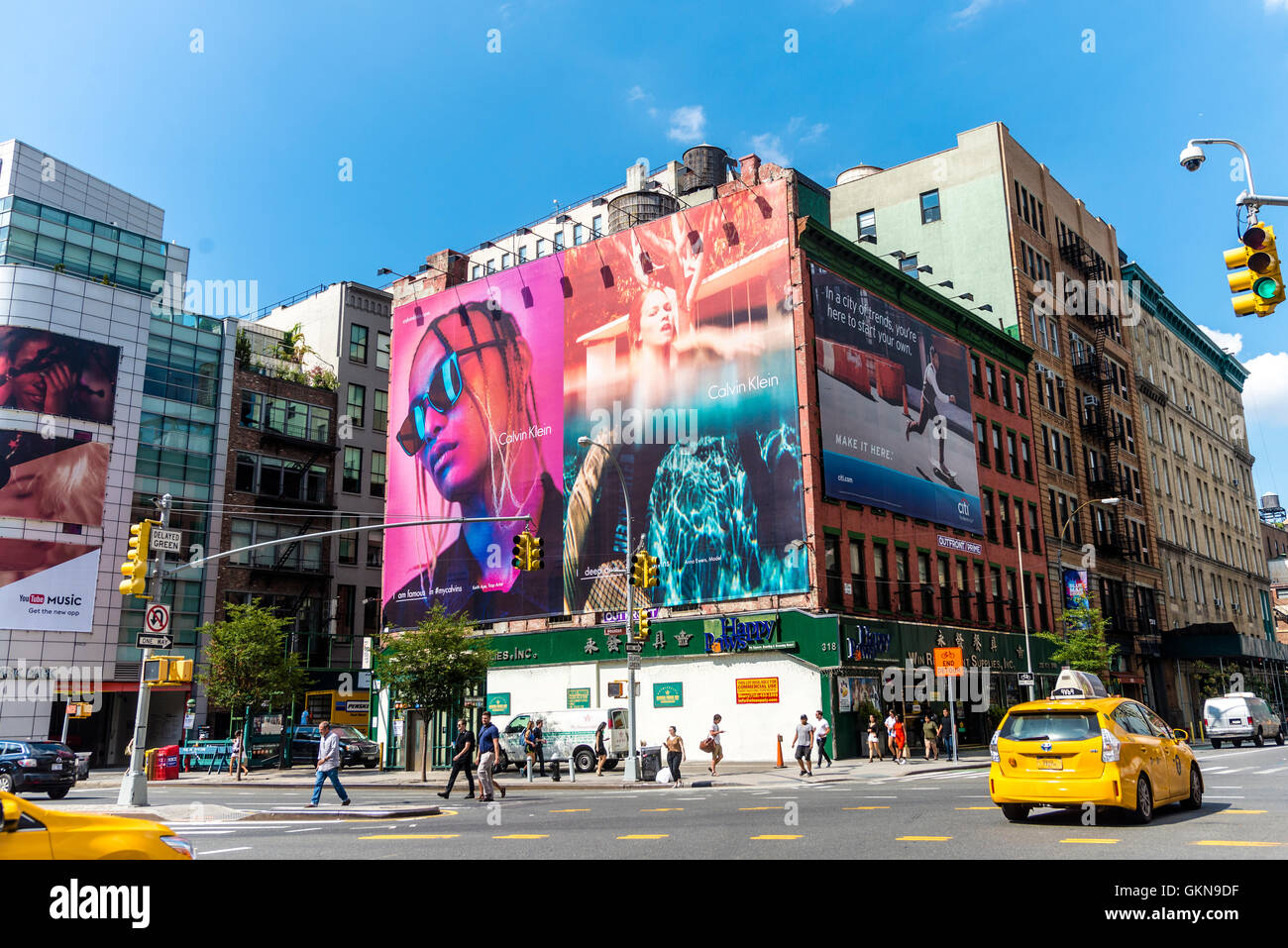 19. August 2016 - Calvin Klein-Plakat-Werbung für #My Calvins mit Keith Ape AndAnna Ewers © Stacy Walsh Rosenstock Stockfoto