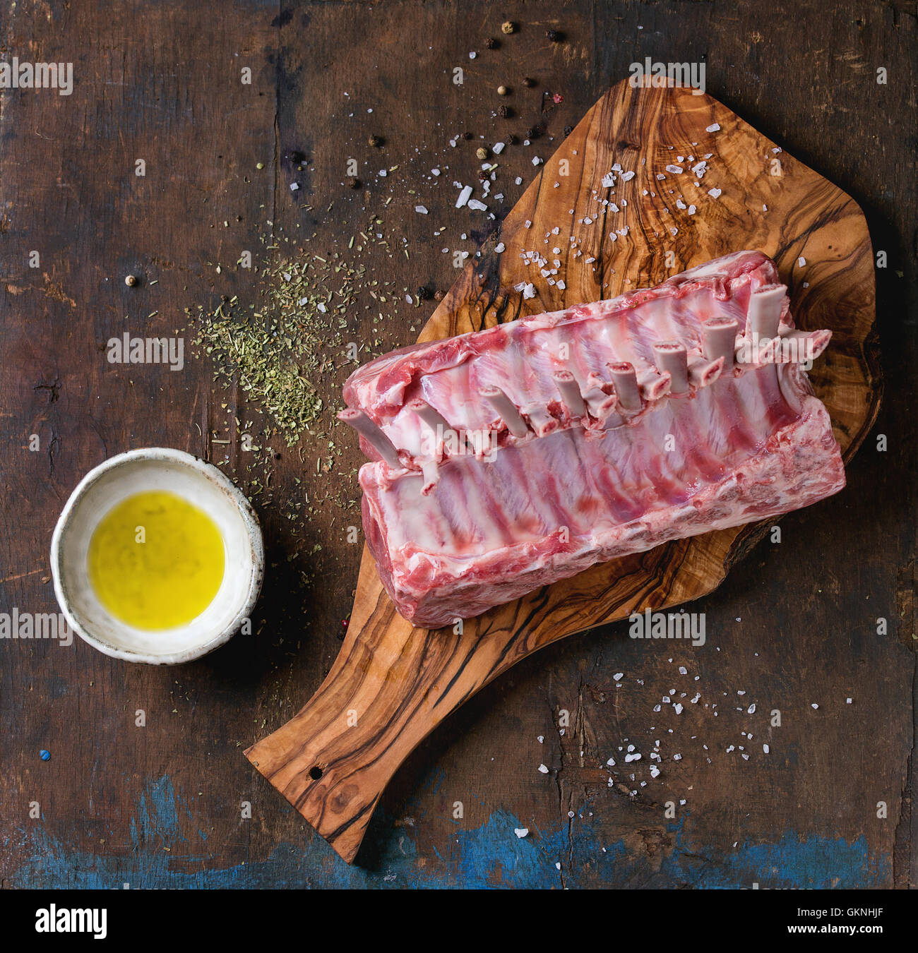 Ungekocht Rack mit Lamm Stockfoto