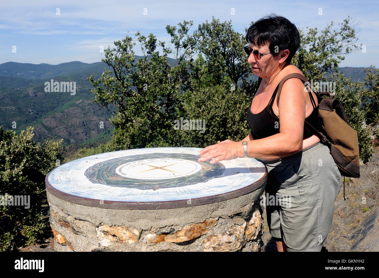 Frau macht Wandern in den Cevennen-Nationalpark befindet sich im Südosten von Frankreich Stockfoto