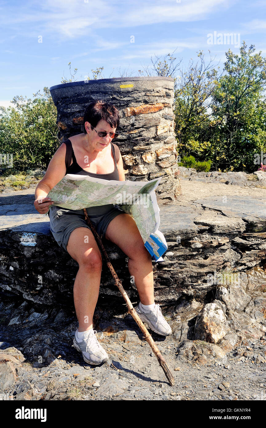 Frau macht Wandern in den Cevennen-Nationalpark befindet sich im Südosten von Frankreich Stockfoto