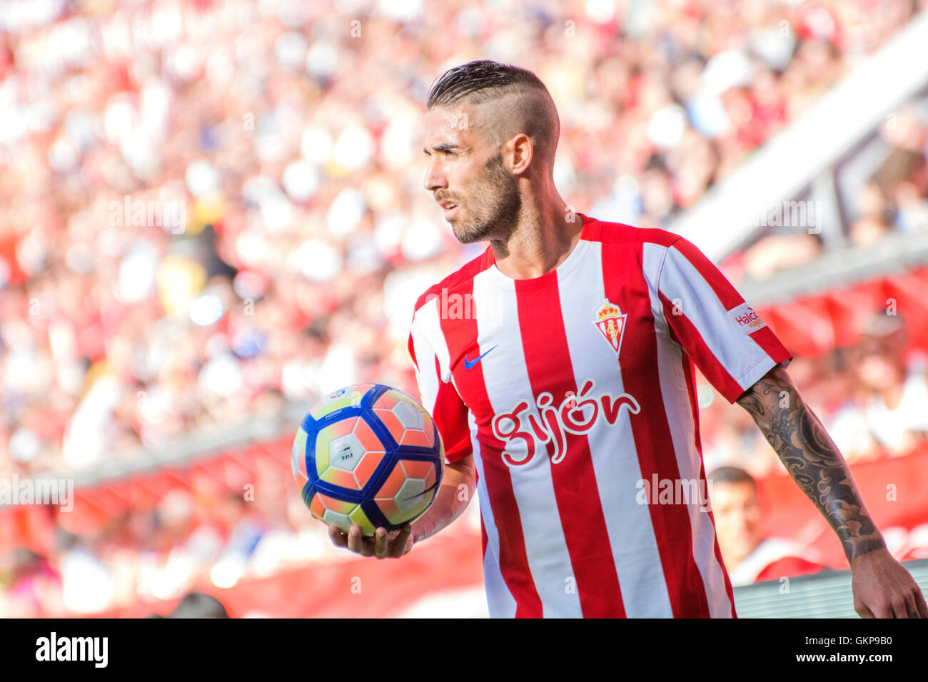 Gijón, Spanien. 21. August 2016. Manuel Castellano "Lillo" (Verteidiger, Sporting Gijon) während das Spiel der ersten Runde der Saison 2016/2017 der spanischen Liga "La Liga" zwischen Real Sporting de Gijon und Athletic Club Bilbao Molinón Stadion am 21. August 2016 in Gijon, Spanien. Bildnachweis: David Gato/Alamy Live-Nachrichten Stockfoto