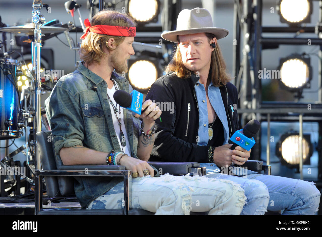 Toronto, Kanada. 22. August 2016. Country-Musik-Duo, Brian Kelley und Tyler Hubbard von Florida Georgia Line Performancing bei der Premiere von CTV ihr morgen. Bildnachweis: EXImages/Alamy Live-Nachrichten Stockfoto