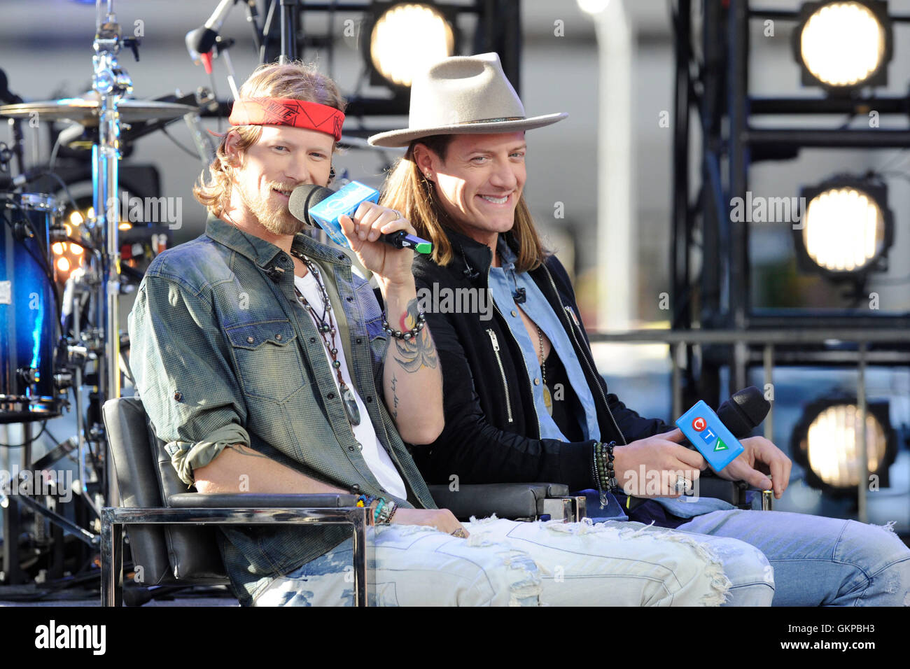 Toronto, Kanada. 22. August 2016. Country-Musik-Duo, Brian Kelley und Tyler Hubbard von Florida Georgia Line Performancing bei der Premiere von CTV ihr morgen. Bildnachweis: EXImages/Alamy Live-Nachrichten Stockfoto