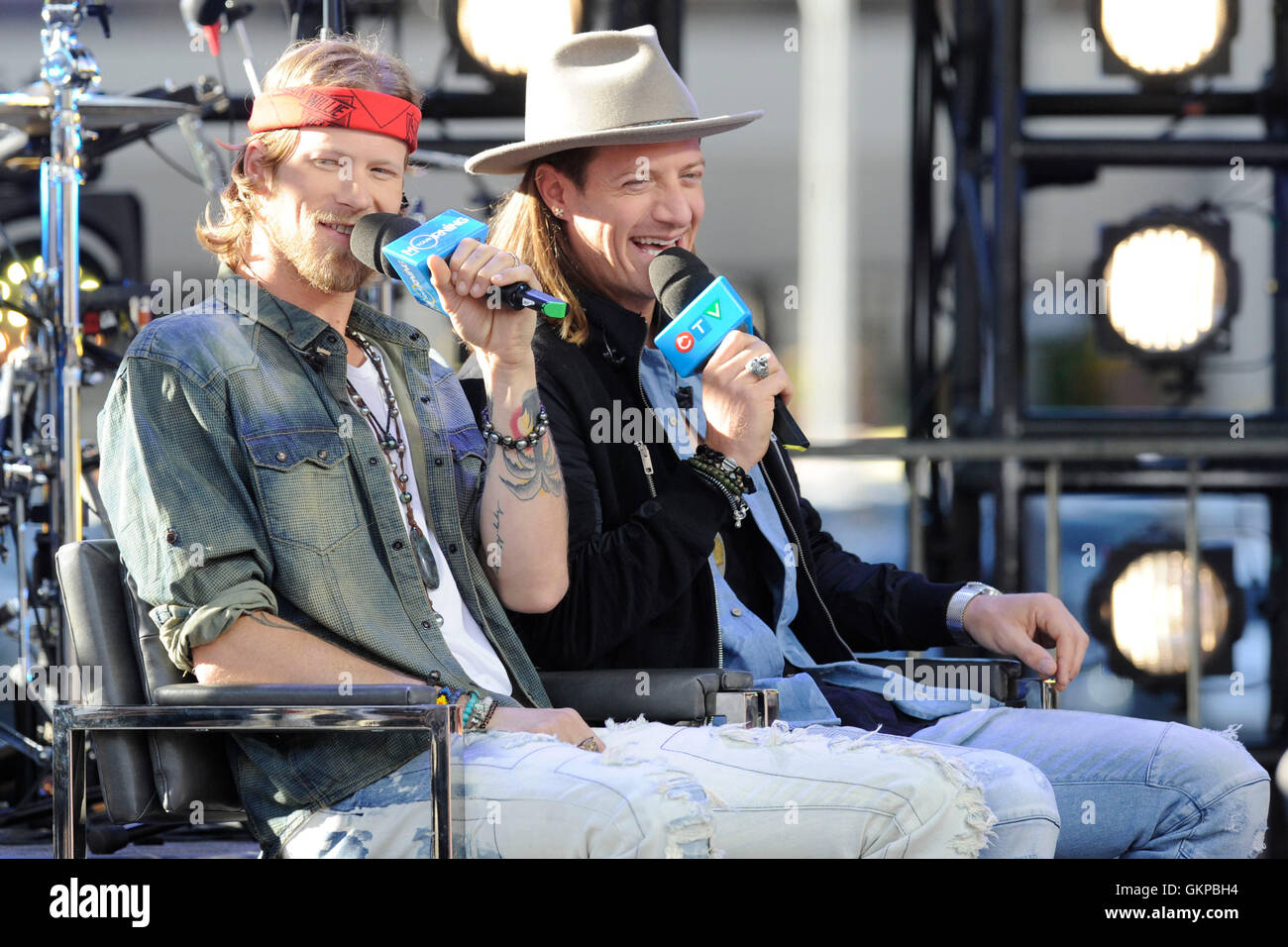 Toronto, Kanada. 22. August 2016. Country-Musik-Duo, Brian Kelley und Tyler Hubbard von Florida Georgia Line Performancing bei der Premiere von CTV ihr morgen. Bildnachweis: EXImages/Alamy Live-Nachrichten Stockfoto