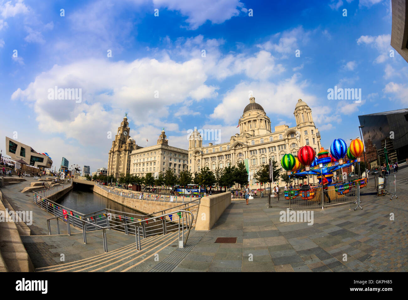 Berühmte Architektur an der Waterfront in Liverpool, England. Fish eye Perspektive. Stockfoto