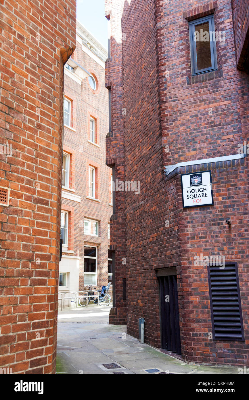 Schmale Gasse im Herzen der City of London, Gough Square, London, UK Stockfoto