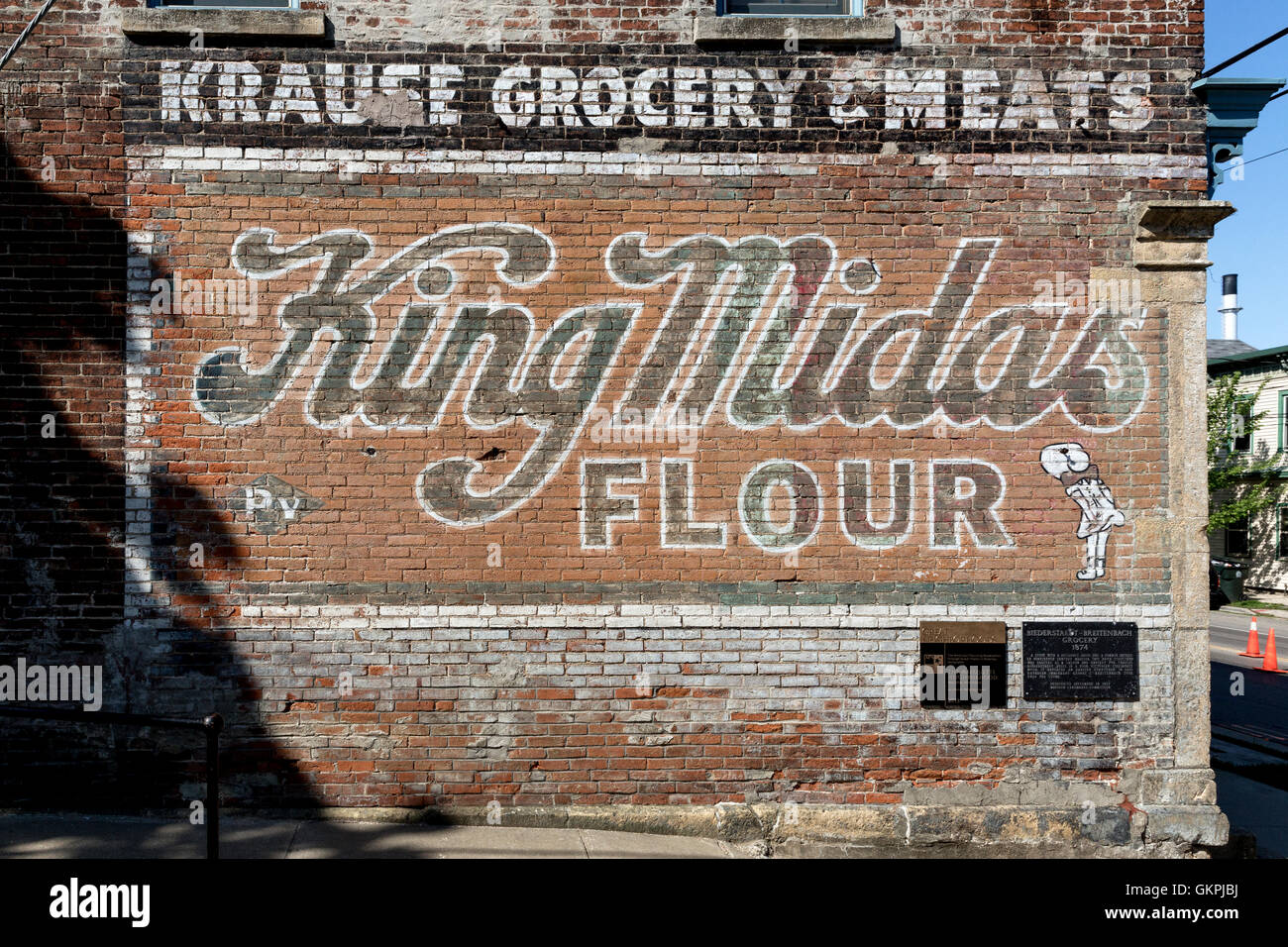 Vintage König Midas Mehl Schild gemalt auf der Seite der historischen Biederstaedt - Breitenbach Lebensmittelgeschäft in Madison, Wisconsin Stockfoto