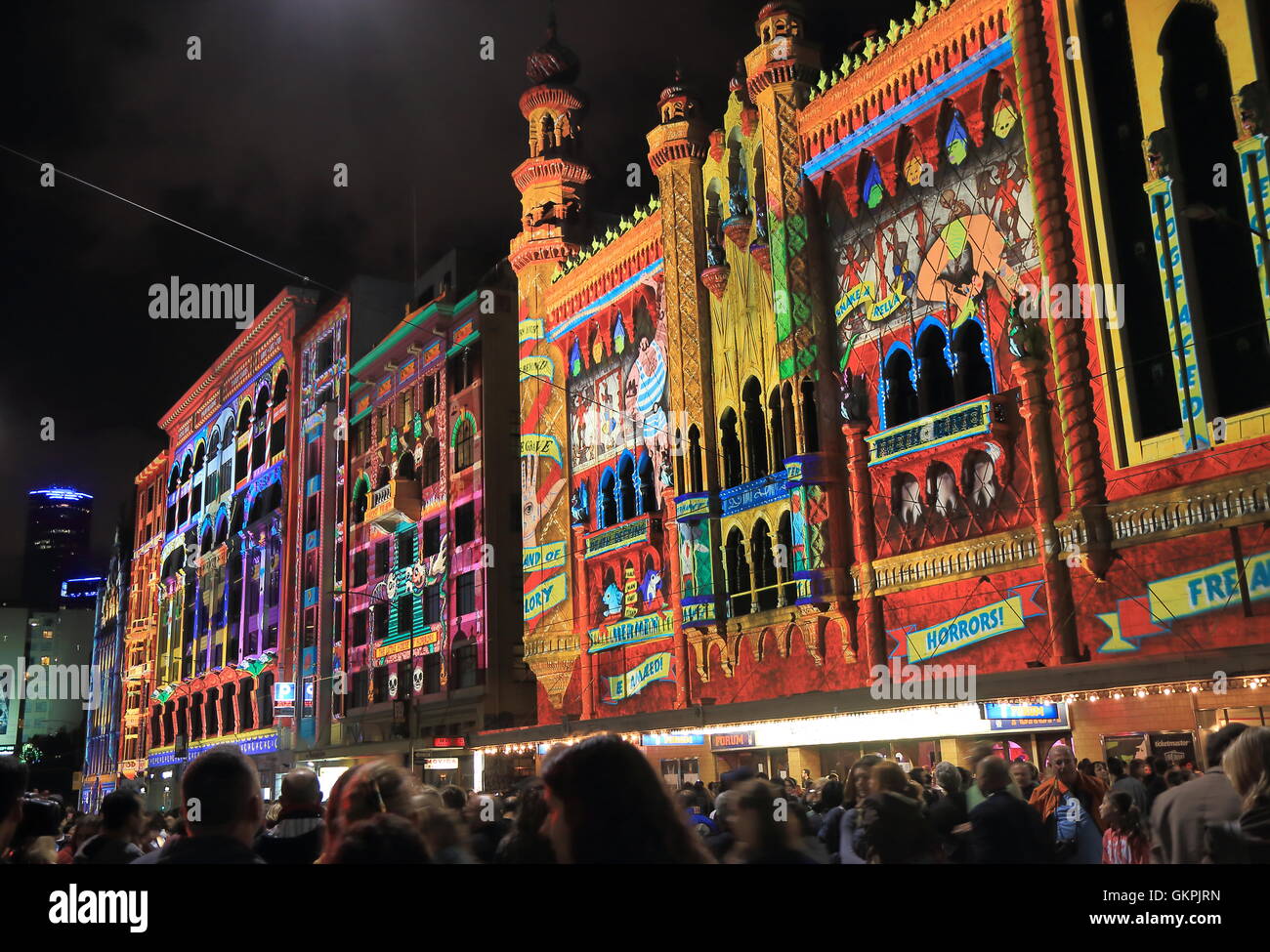 Melbournes weiße Nacht Leuchten zieht Einheimische und Touristen in Melbourne Australien. Stockfoto