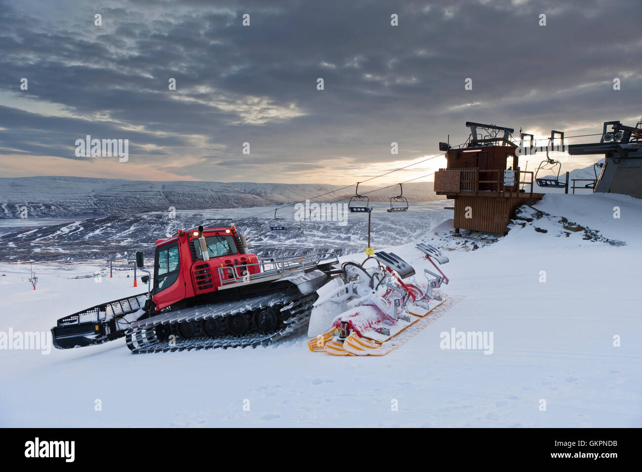 Snowcat vom Skilift. Mt. Hlidarfjall, Akureyri, Island. Stockfoto