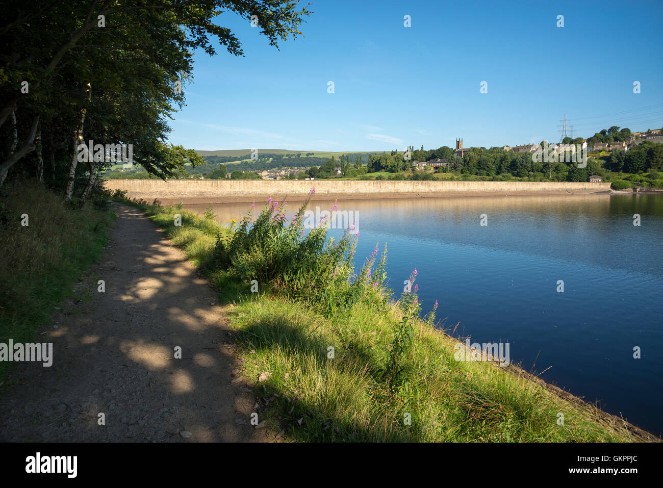 Schönen Sommermorgen neben Böden Stausee im Tal Longdendale, Derbyshire. Stockfoto