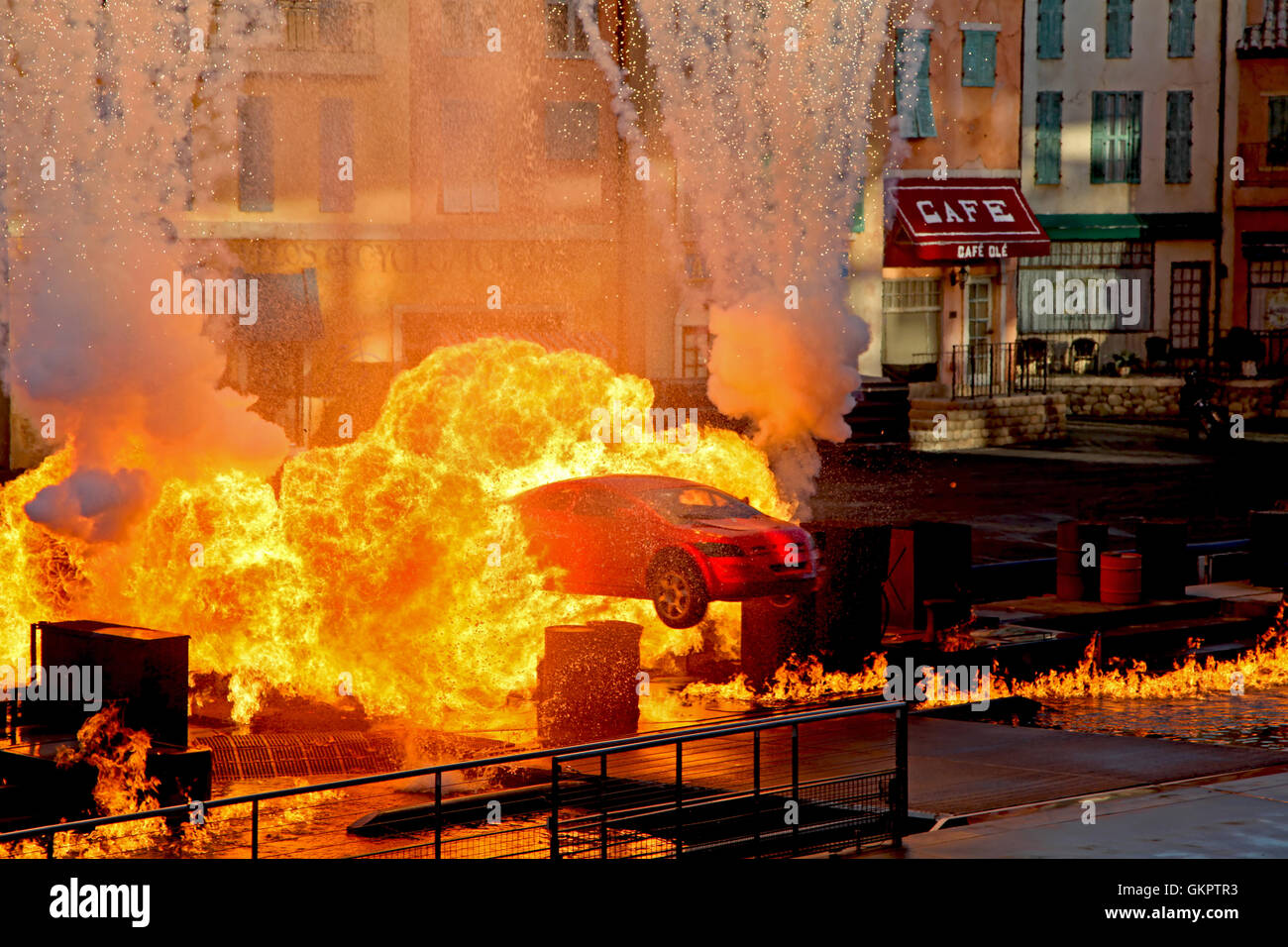 Orlando, Florida. 13. Januar 2010. Die letzte Szene von Lights, Motors, Action! Extreme Stunt-Show, Disneys Hollywood Studios Stockfoto