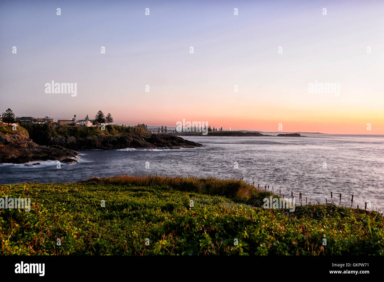 Atmosphärische Blick auf den Sonnenaufgang über Kiama, Illawarra Küste, New South Wales, NSW, Australien Stockfoto