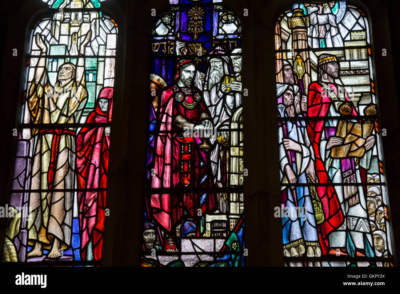 Buntglas-Fenster, heilige Dreiheit Pfarrkirche, St. Andrews; Schottland Stockfoto