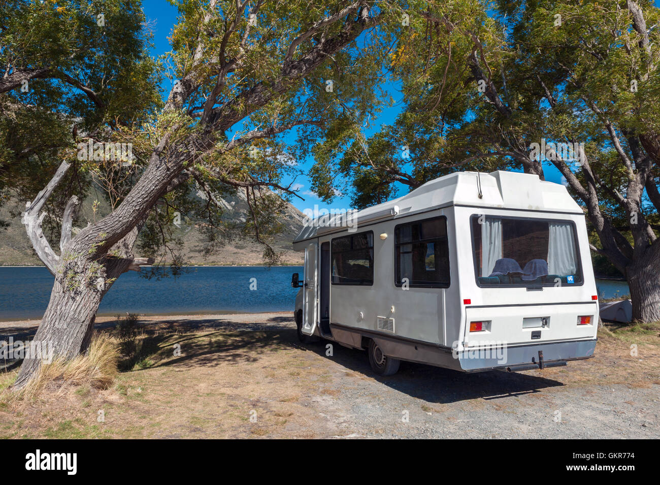 Wohnmobil Camper Lake Pearson / Moana Rua Wildlife Refuge befindet sich im Craigieburn Forest Park in der Region Canterbury, Neuseeland Stockfoto